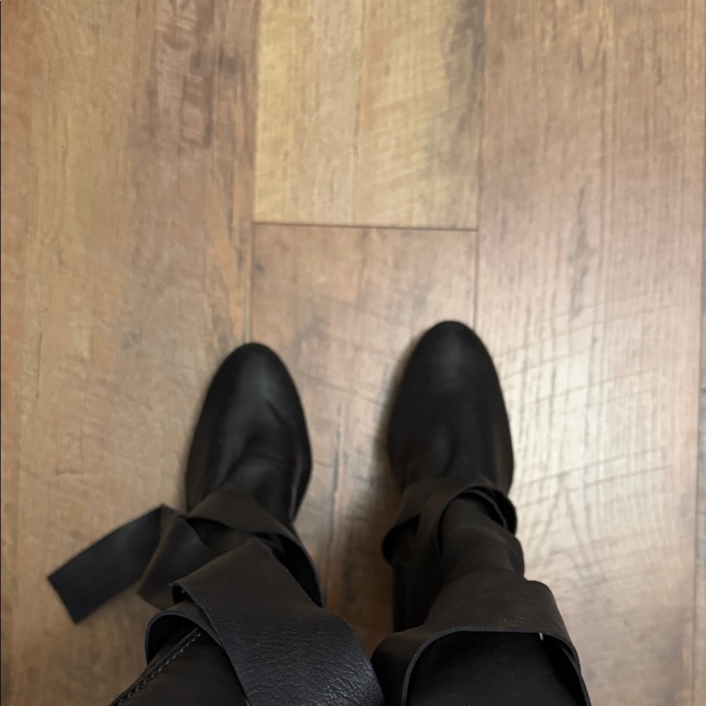Chloe Black Heeled Boots with Ribbon Detail - Picture 3 of 16